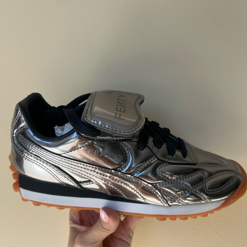 BRAND NEW Women’s PUMA X FENTY AVANTI Silver Sneakers Size 5.5 - Picture 9 of 10